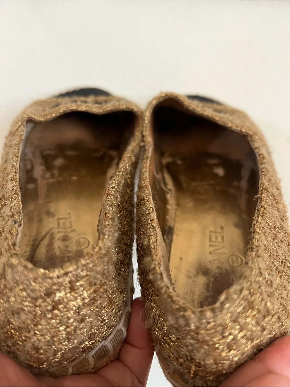 CHANEL GOLD/BLACK GLITTER WOOL CC CAP-TOE ESPADRILLES SIZE, EUR 41